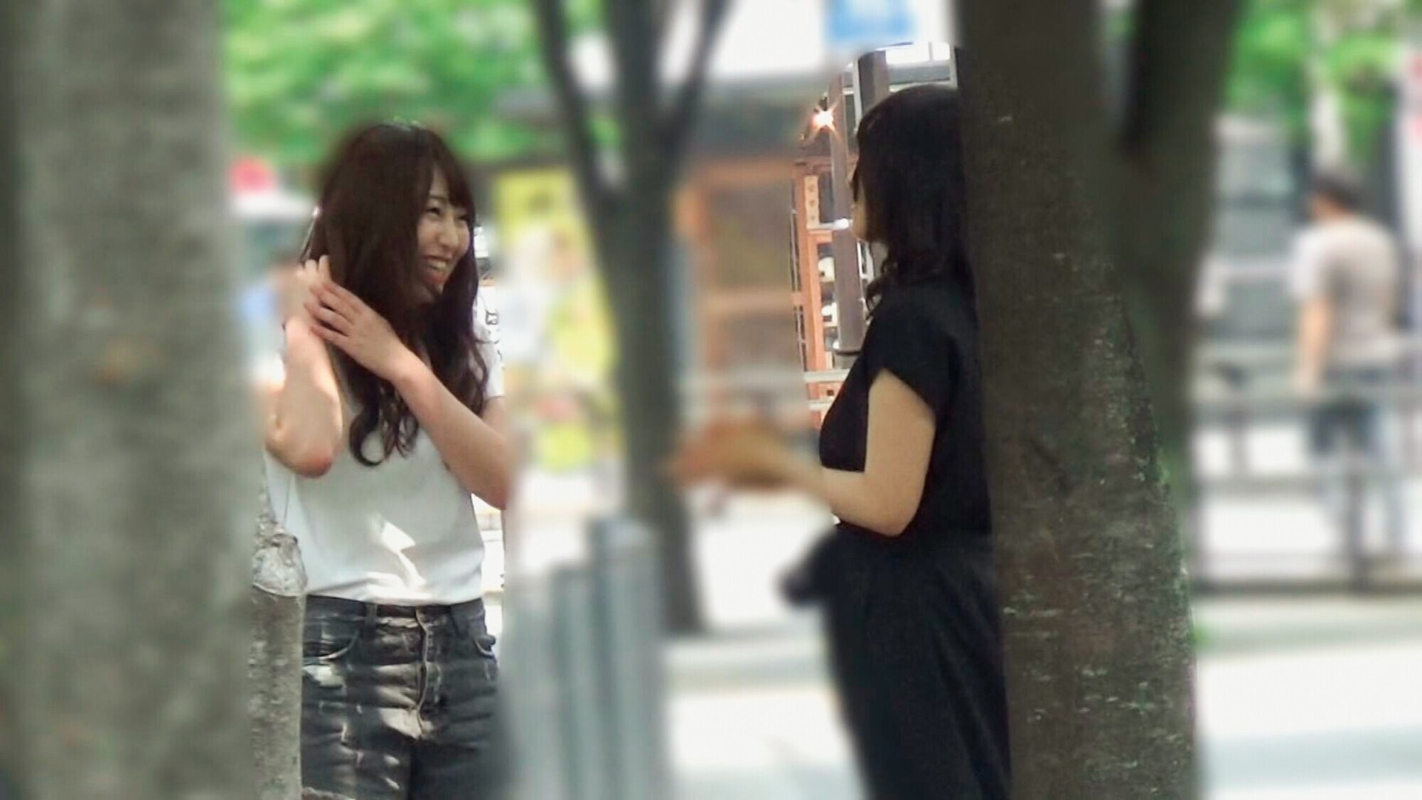 「ねぇワタシとレズしてみない！？キレイなおねえさんが街で暇そうにしている女の子をレズナンパ！その場でお持ち帰り濃厚レズプレイで素人女子を堕とす！！」のサンプル画像2枚目