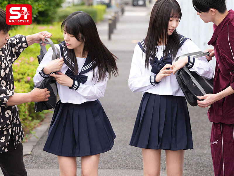 「浅野こころ×榊原萌の美少女JK双子と3P！スレンダー制服姿がたまらない濃厚プレイ」のサンプル画像5枚目