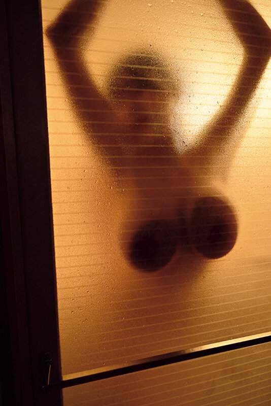 「雨宮ひびき 超乳人妻が義息子を誘惑！パイズリ＆中出しで禁断の関係に堕ちる若妻の甘い罠」のサンプル画像9枚目