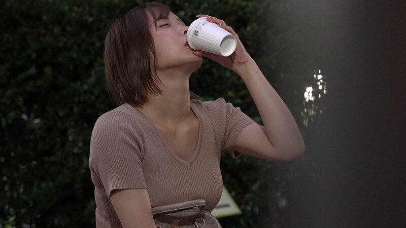 「【素人美女】睡眠中の無防備姿を盗撮!26歳正統派美人に中出しする衝撃映像【のぞき】」のサンプル画像1枚目