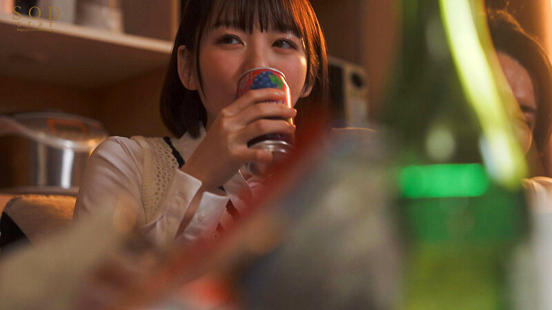 「【西元めいさ】美少女彼女が宅飲みで寝取られ！3P中出しされる衝撃NTR映像」のサンプル画像4枚目