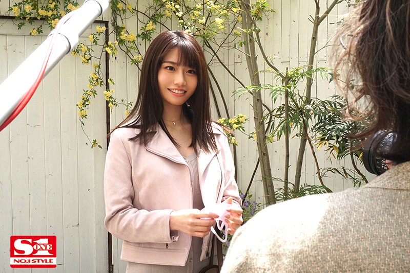 「河北彩花の騎乗位が最高！スレンダー巨乳美少女の長身ボディに釘付けになる神シーン」のサムネイル