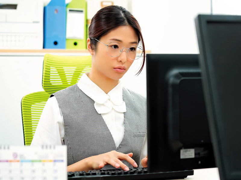 「川上奈々美の騎乗位が凄すぎる！三十路熟女OLに惚れられて逃げられない痴女プレイ」のサムネイル