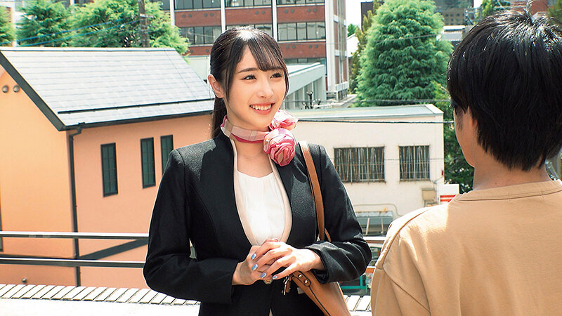 「【素人】美人受付嬢がデカチンをじゅぼじゅぼフェラ＆中出し！制服姿の淫らな姿がエロすぎる」のサンプル画像13枚目