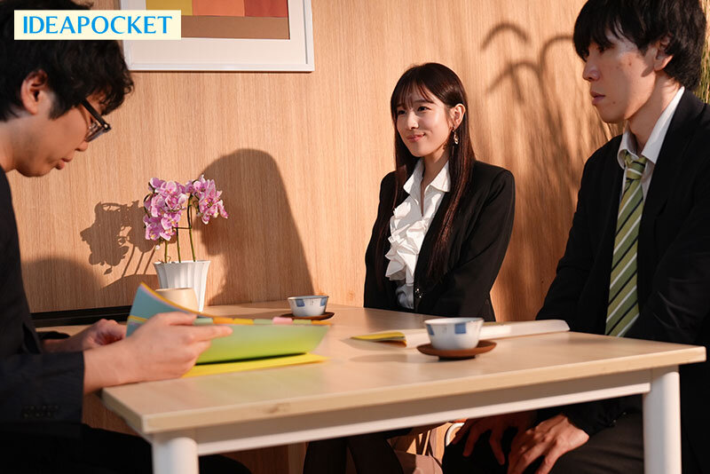 「三澄寧々が魅せる濃厚キス×NTR！巨乳女社長との相部屋で朝まで求め合う禁断の一夜」のサンプル画像2枚目