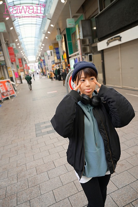 「月永ゆら AVデビュー作で潮吹き＆顔射！ボーイッシュ美少女の初体験動画」のサムネイル