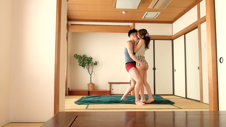 「星空もあ・宗像れな出演！濃厚ベロチュー＆腿こきで離さない痴女テクニック動画」のサンプル画像7枚目