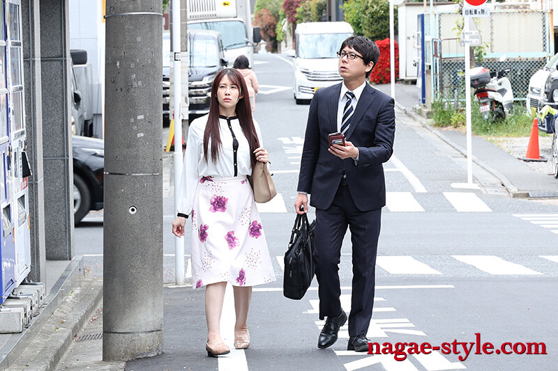 「二羽紗愛のNTR作品|巨乳人妻が上司の前でヌードモデルに!寝取られ好き必見」のサンプル画像10枚目