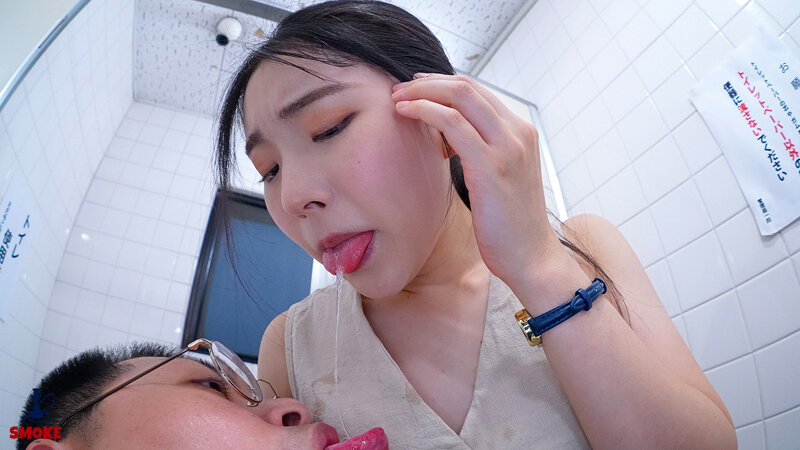 「皆月ひかる 美尻OLが残業中のオフィスで潮吹き中出し！敏感すぎるデカ尻部下の絶頂セクハラ」のサンプル画像9枚目