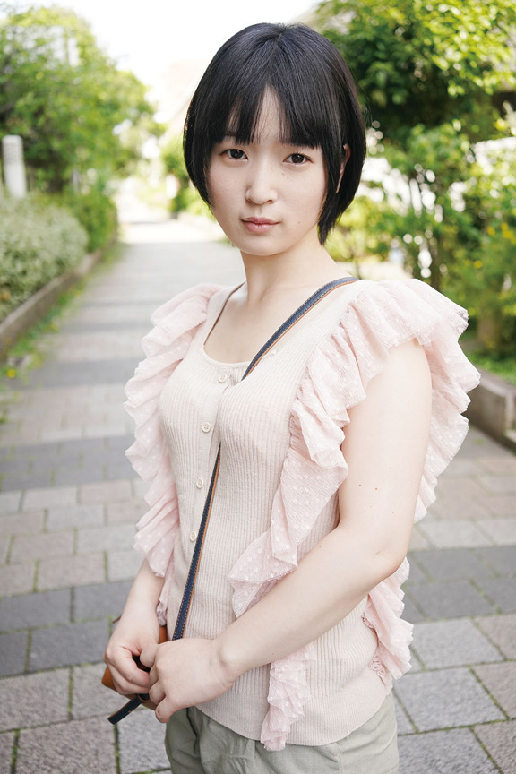 「【貧乳】長い乳首の華奢な小柄美女が見せるギャップ萌え全開の激しいプレイに興奮必至」のサムネイル