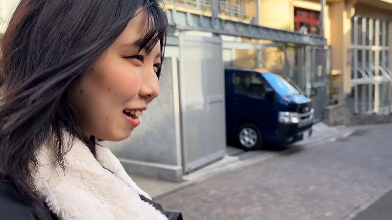 「素人お姉さんナンパ企画！食品工場事務員みりなちゃんが街中でM男にワキ舐め許可する神対応」のサムネイル