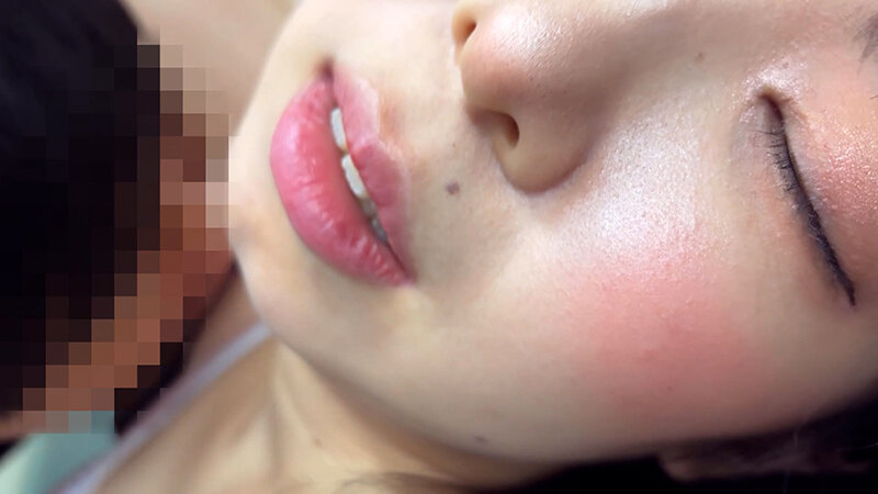 「素人お姉さんナンパ企画！食品工場事務員みりなちゃんが街中でM男にワキ舐め許可する神対応」のサンプル画像17枚目