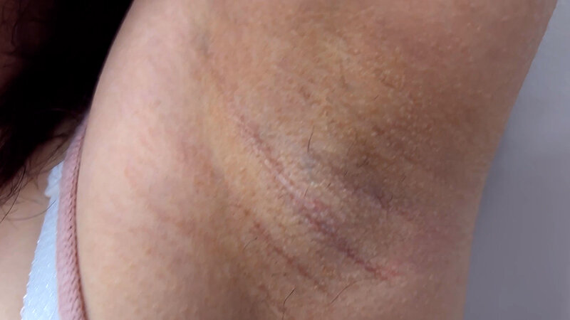 「素人お姉さんナンパ企画！食品工場事務員みりなちゃんが街中でM男にワキ舐め許可する神対応」のサンプル画像4枚目