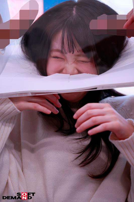 「【素人ナンパ】ウブな美少女女子大生がフリーズチャレンジで恥ずかしいイタズラに耐える姿が可愛すぎる」のサンプル画像14枚目