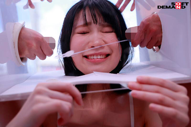 「【素人ナンパ】ウブな美少女女子大生がフリーズチャレンジで恥ずかしいイタズラに耐える姿が可愛すぎる」のサンプル画像15枚目