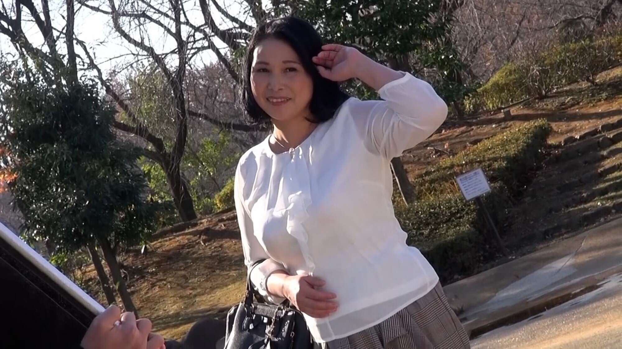 「産後10年程旦那さんとはセックスレス、そんな性欲をオナニーで紛らわしていたがもう我慢の限界とAV出演で発散する五十路熟女の初撮り淫乱セックス！」のサンプル画像6枚目
