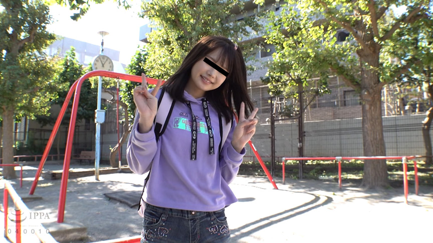 「【素人美少女】ロ○系JK風女優の電車内イタズラ映像集|恥じらい反応がたまらない4時間」のサムネイル