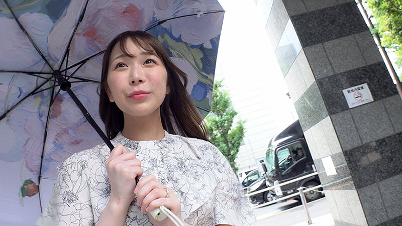 「【素人熟女】ザーメン大好き変態妻せいらが大量ぶっかけ・顔射・ごっくんに挑戦する3P体験」のサムネイル