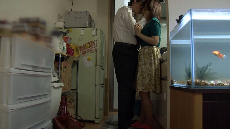 「【星野ひびき】巨乳人妻が寝取られる不倫検証！中出しされる巨尻妻の浮気盗撮映像」のサンプル画像4枚目