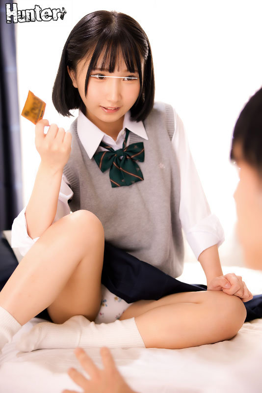 「【女子校生】ビッチな幼なじみとゴムなし中出しセックス！積極的JKのフェラご奉仕も最高」のサムネイル