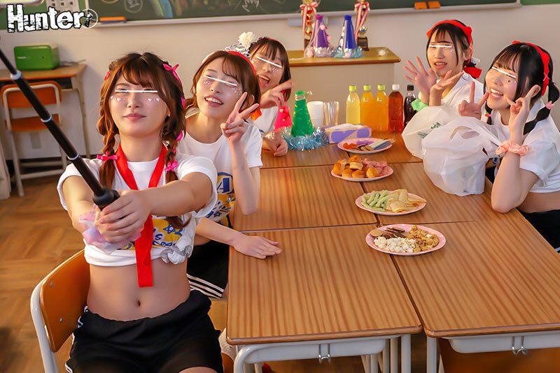 「【女子校生】体育祭後の開放的な一軍女子たちと青春ハーレム乱交！フェラ・騎乗位・中出し放題」のサンプル画像2枚目