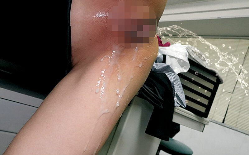 「巨乳OL若菜れいかが立ちバックで潮吹き絶頂！オフィスで何度も中出しされる濃厚セックス」のサンプル画像11枚目