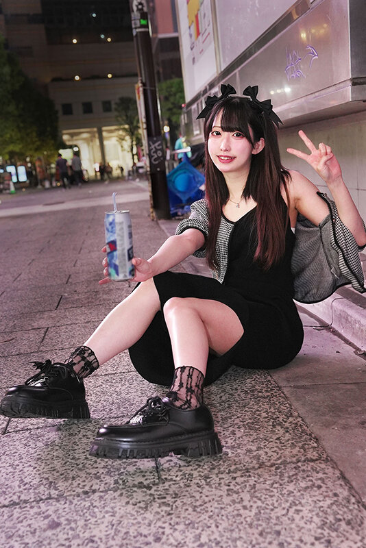 「三葉やよい M女ギャル歌舞伎町お持ち帰り！中出し乱交5Pで激しいイラマチオ責め」のサンプル画像1枚目