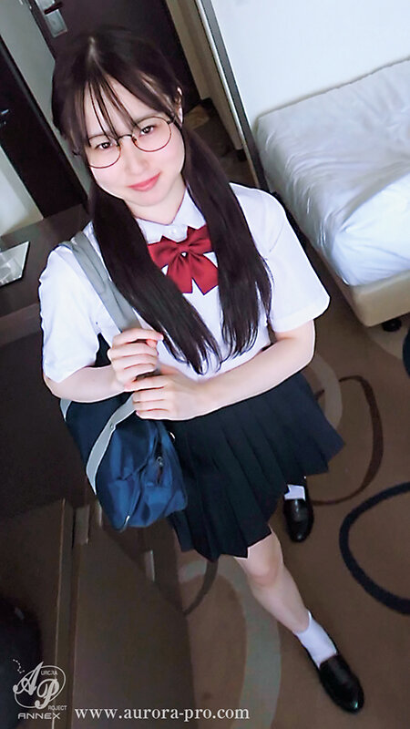 「川上しずく メガネ女子校生の巨尻ハメ撮り&顔射プレイ 地味っ娘の小悪魔ギャップに興奮」のサンプル画像5枚目