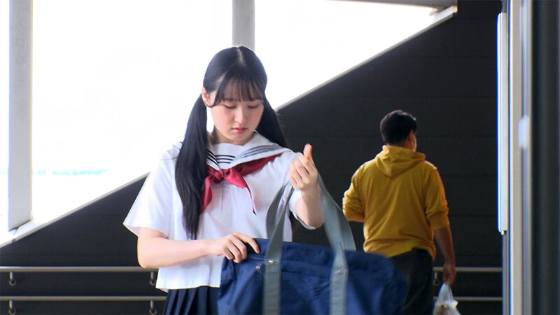 「川上しずく セーラー服美少女が潮吹き絶頂!貧乳敏感ボディを局部アップで徹底撮影」のサンプル画像2枚目