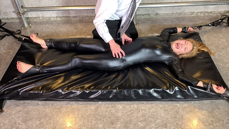 「有賀みなほが挑む拘束くすぐりSM拷問｜お姉さん系女優の限界プレイ動画」のサンプル画像6枚目