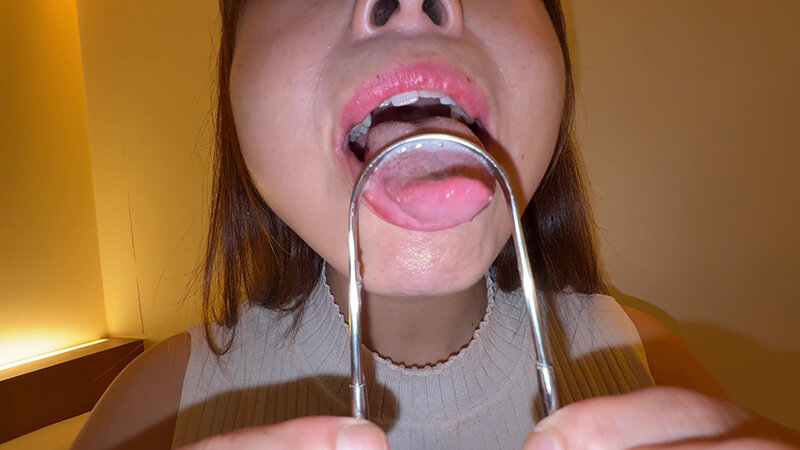 「【赤城穂波】素人お姉さんをナンパ！舌ブラシで汚舌苔採取する個人撮影動画」のサンプル画像17枚目