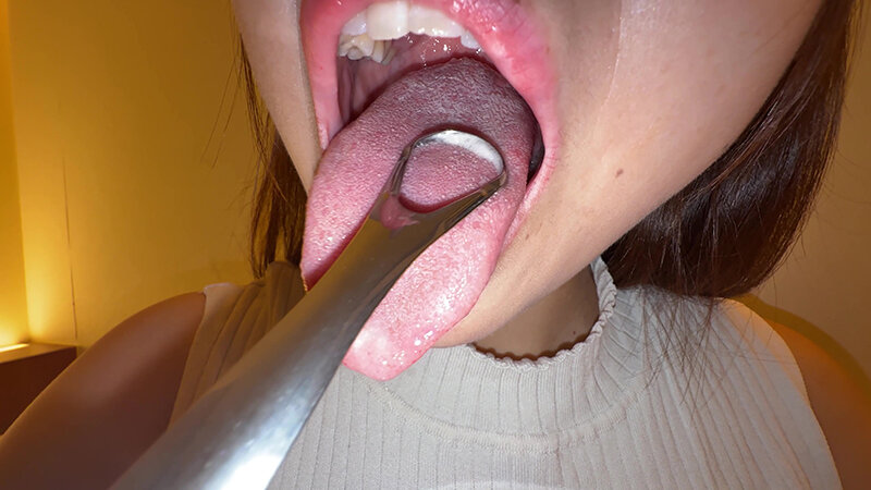 「【赤城穂波】素人お姉さんをナンパ！舌ブラシで汚舌苔採取する個人撮影動画」のサンプル画像8枚目