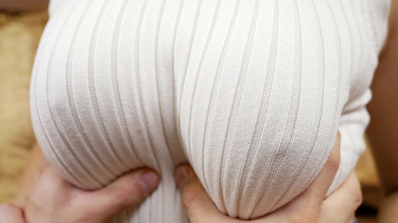 「【熟女・人妻】巨乳ノーブラニットで乳首ポッチン！隣の爆乳奥さん33人の密着誘惑8時間」のサンプル画像15枚目