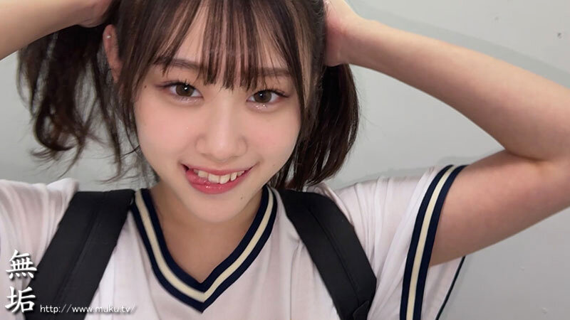 「【素人カップル】汗だく運動部美少女と放尿お漏らし中出しSEX！部活帰り即ハメBEST」のサンプル画像4枚目