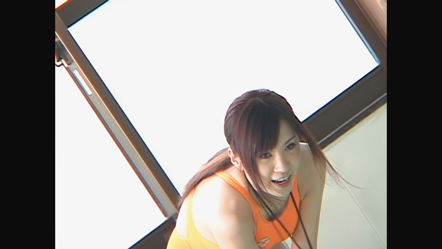 「【水着】名門スイミングスクール美人コーチの魅惑レッスン｜AIリマスター高画質版で蘇る競泳水着の美ボディ」のサムネイル