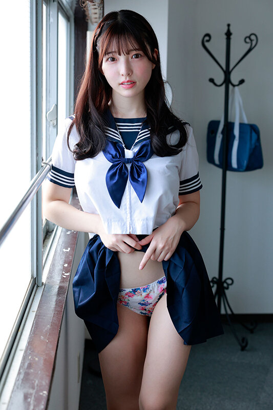 「彩月七緒の美少女グラビア映像｜巨乳アイドルのセクシーショット満載【Best naked 03】」のサンプル画像8枚目