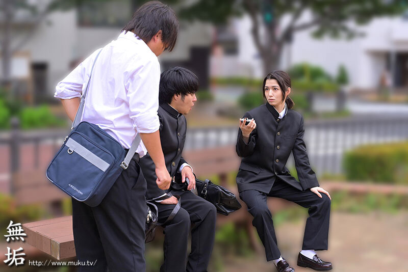 「倉本すみれが学生服姿で痴女誘惑！美少女の濃厚キス＆中出しで童貞を虜にする」のサムネイル