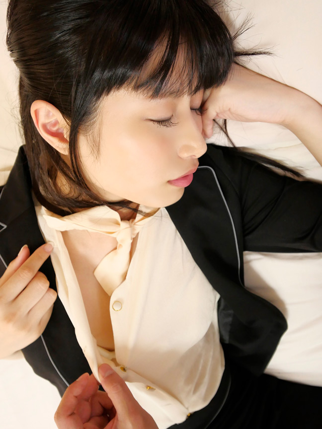 「中条カノン 酔った同僚をお持ち帰り 人気女優が魅せる禁断の一夜ドラマ」のサムネイル