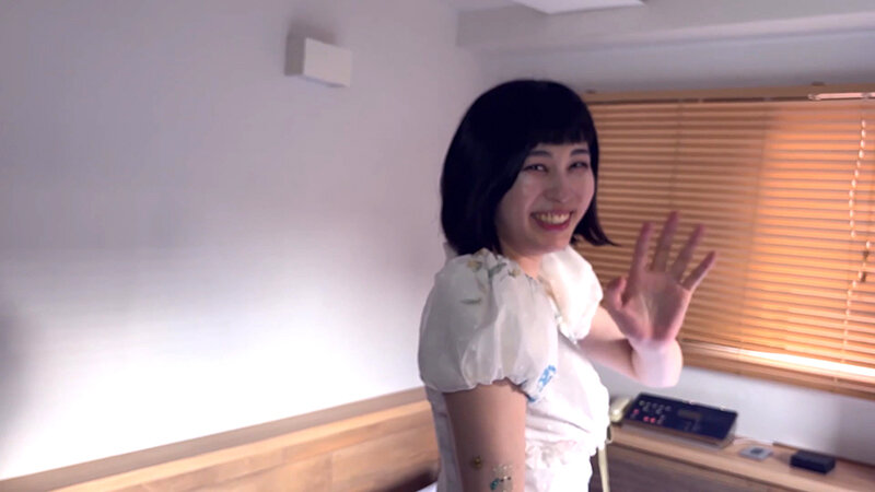 「【素人ナンパ】保育士見習いのお姉さんあきほちゃんに街角で声かけ！恥じらいながらも見せてくれた貴重映像」のサンプル画像20枚目