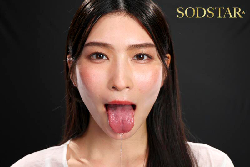 「本庄鈴のスレンダーボディが汗だく潮吹きで乱れる！体液まみれの絶頂プレイ」のサンプル画像4枚目