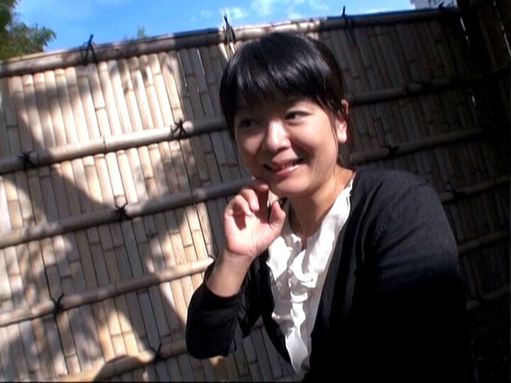 「【人妻不倫】欲求不満な主婦が温泉旅行で乱交プレイに溺れる背徳の人妻ドラマ」のサンプル画像3枚目