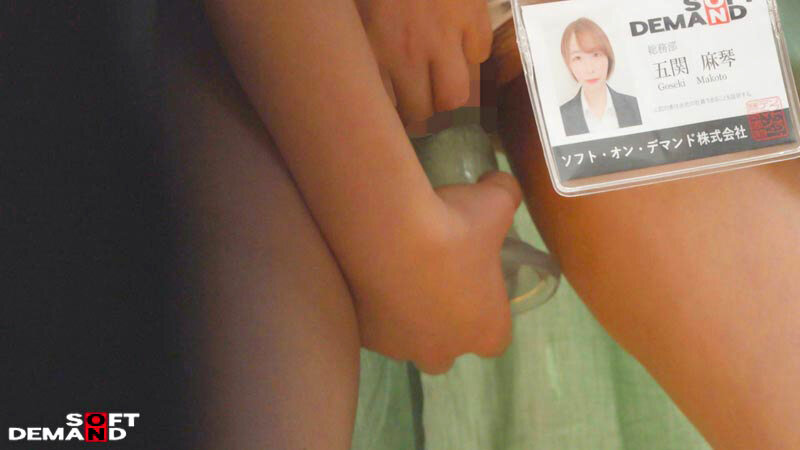 「佐野星彩・梶尾羽歌ら女上司OLがキス・羞恥プレイ！真面目な先輩社員が後輩の頼みを受け入れる？」のサンプル画像15枚目