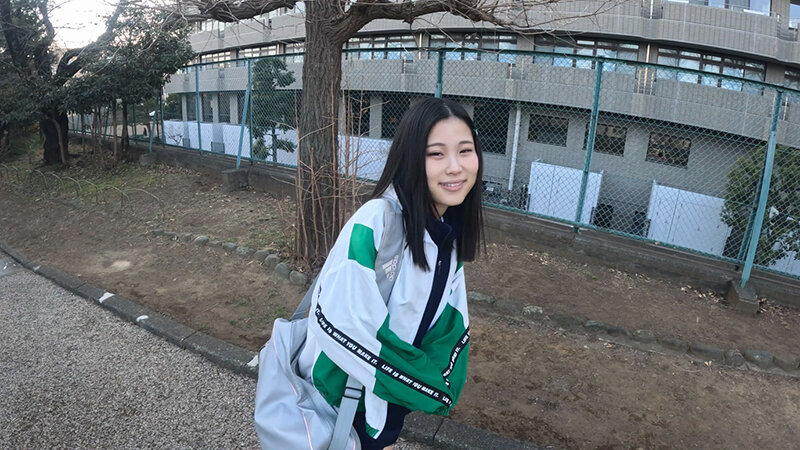 「【素人発掘】貧乳スレンダー美少女がごっくん初挑戦！SNS裏垢16万フォロワーの小柄系女子の本気エロ」のサンプル画像8枚目