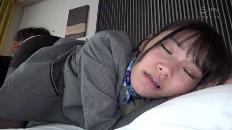 「塚本さや・美木ひなの出演｜人妻スチュワーデスの濃厚キス＆顔射ごっくんプレイ｜美乳パイパン熟女」のサンプル画像16枚目