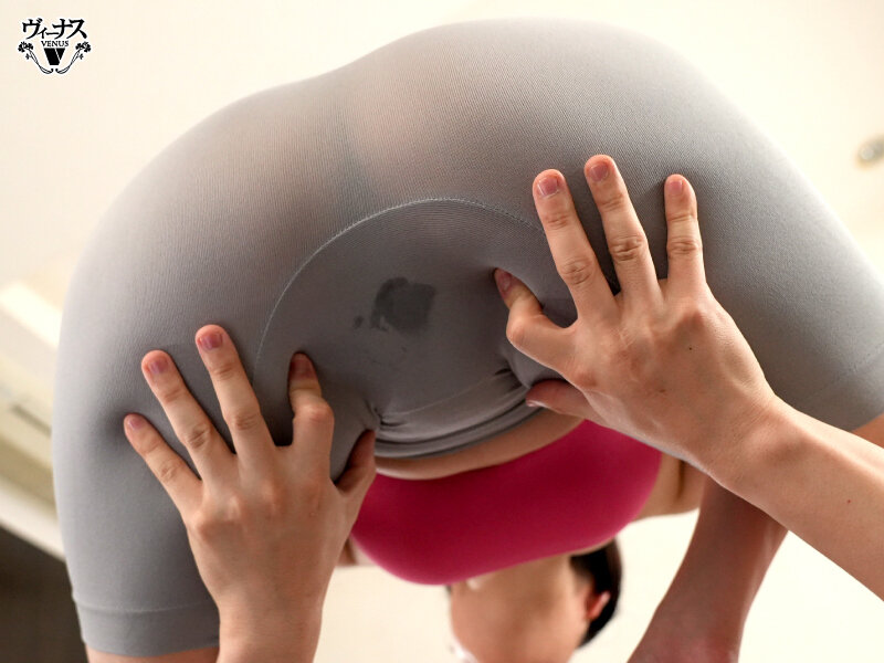 「【東ふうか】美尻熟女人妻が騎乗位で中出し！体型維持トレーニング中に我慢できず尻フェチ必見の展開」のサンプル画像5枚目