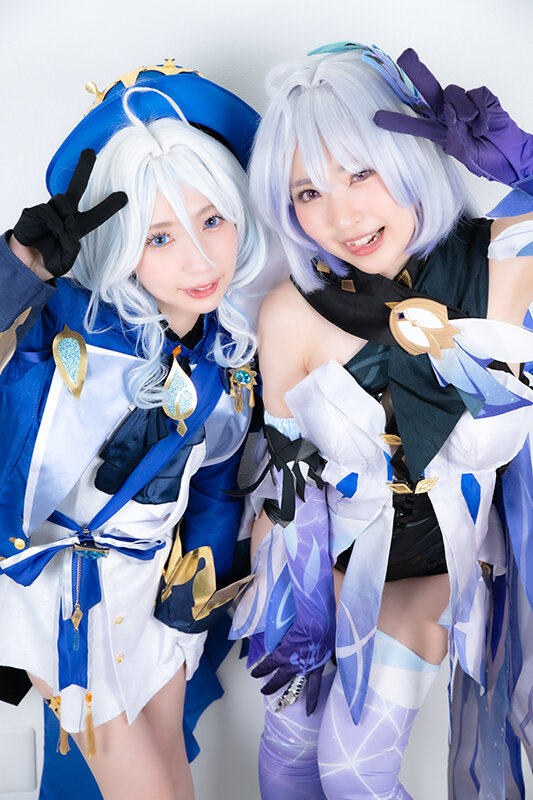「冬愛ことね×皆月ひかるのコスプレW痴女ハーレム!貧乳レイヤーが中出し3Pで責めまくる」のサムネイル