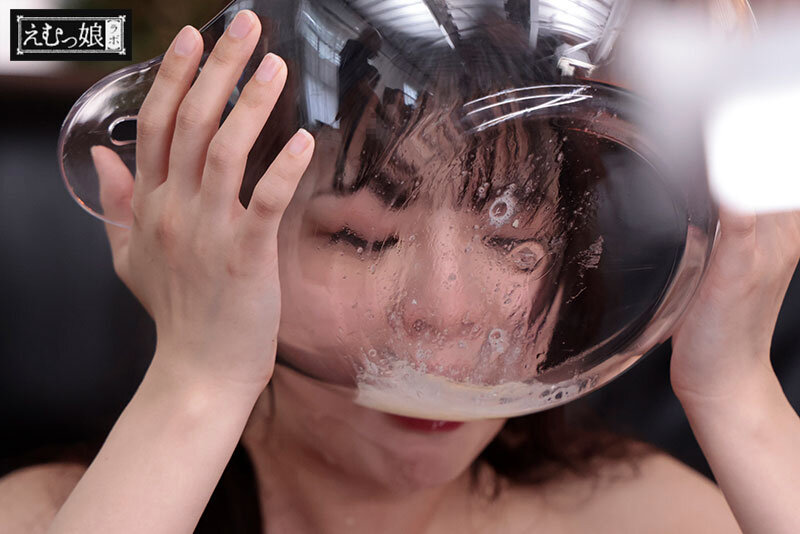 「【M女】巨乳ミニマム美女が笑顔でイラマチオに挑戦！149cm小柄女優のSM調教プレイ」のサンプル画像4枚目