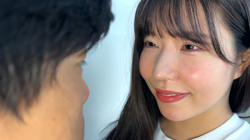 「【素人お姉さん】まいなちゃんがM男に濃厚キス・接吻！ナンパで出会った美女の甘いキステクニック」のサムネイル