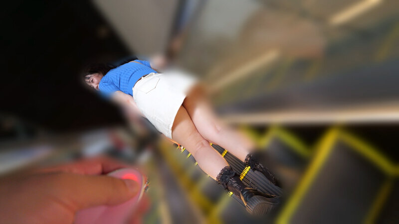 「九井スナオが野外露出デートで中出しハメ撮り！巨乳巨尻美女の羞恥プレイ」のサンプル画像4枚目