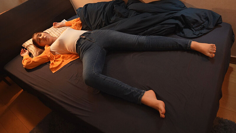 「【素人】27歳スレンダー美人に中出し!婚活アプリで出会った女性との盗撮映像【パイパン】」のサンプル画像1枚目